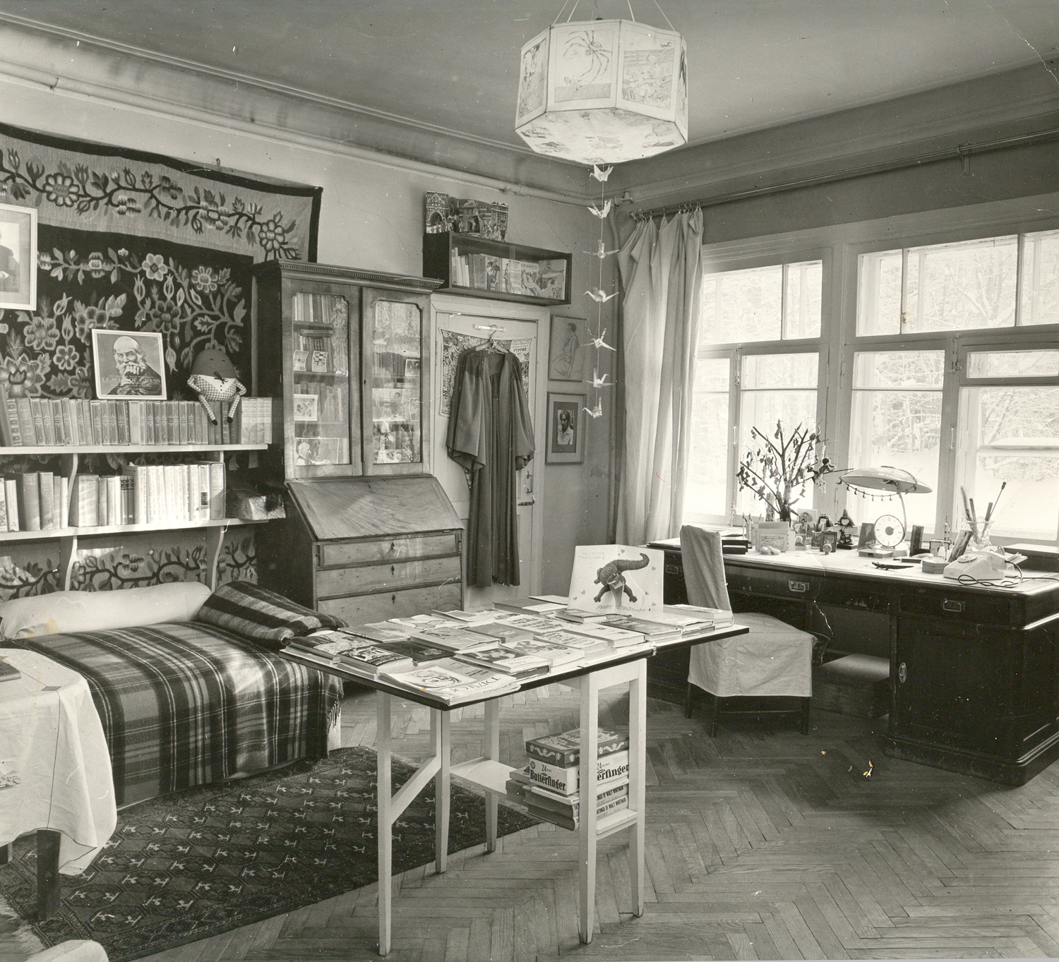 2 - Кабинет Чуковского в Переделкине - 1985 - снимал Э-Иванов.jpg